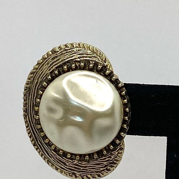 Clip Ons Faux Pearls Statement Antique Gold Tone - Picture 9 of 15